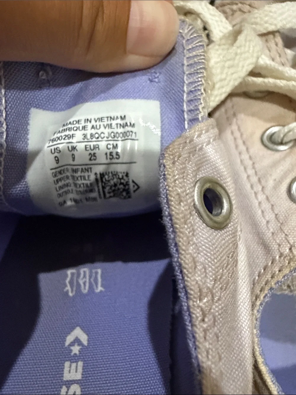 Converse Kids Low Top Sneakers in Light Pink and White